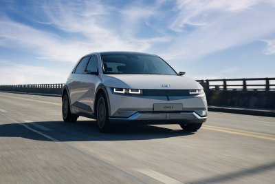 Welke EV haalt zijn actieradius écht op de snelweg?