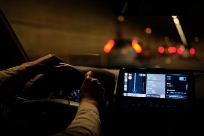 Alle nieuwe auto's krijgen straks flitsende remlichten